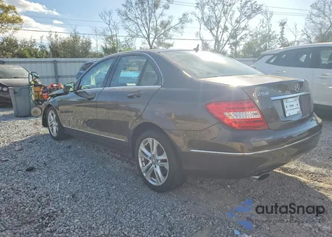 2013 Mercedes-Benz C 250 из США, поврежденный, VIN WDDGF4HB1DA869125